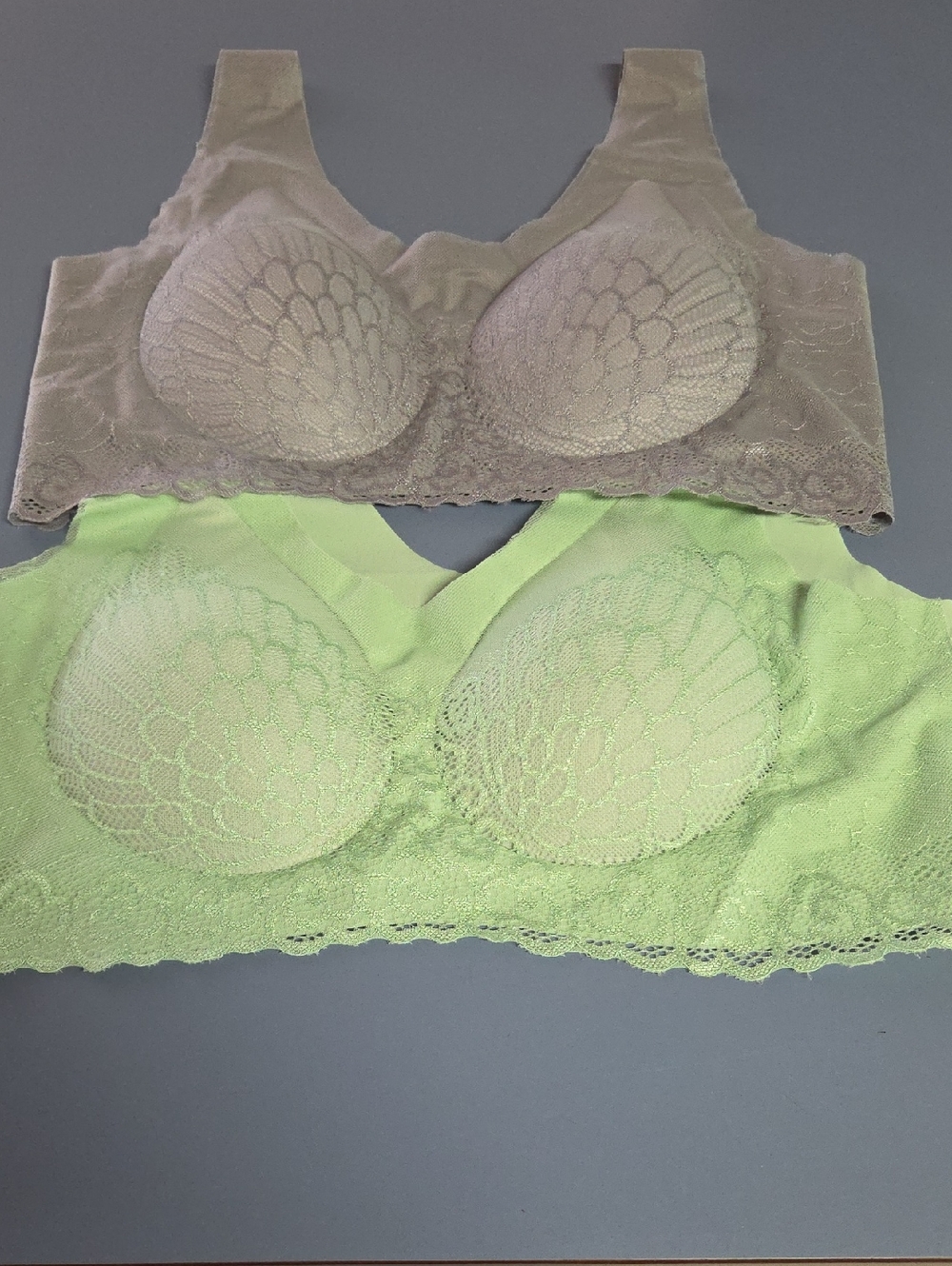 Seamless Lace Comfort Bralette in Nude and Light Green